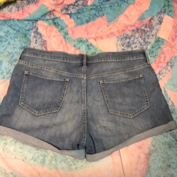 Denim shorts - Picture 2 of 2